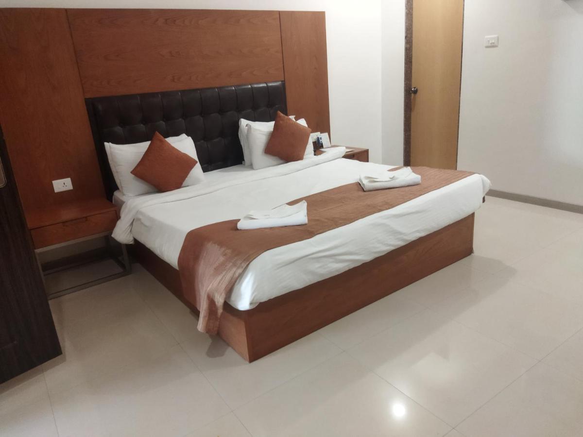 Savana Lake Resort Nashik Buitenkant foto