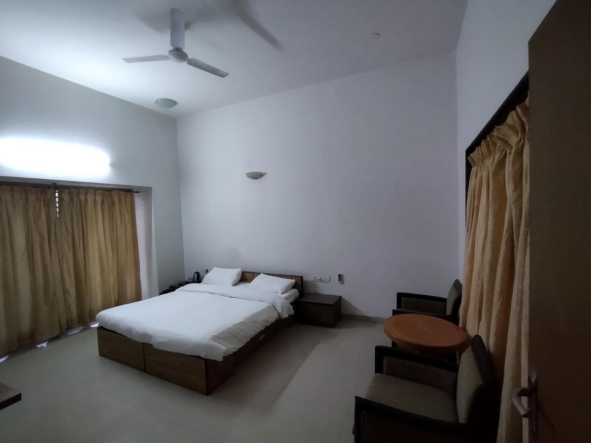 Savana Lake Resort Nashik Buitenkant foto