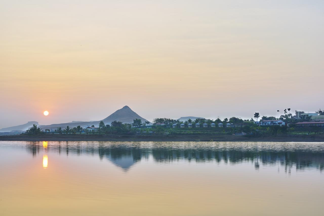 Savana Lake Resort Nashik Buitenkant foto