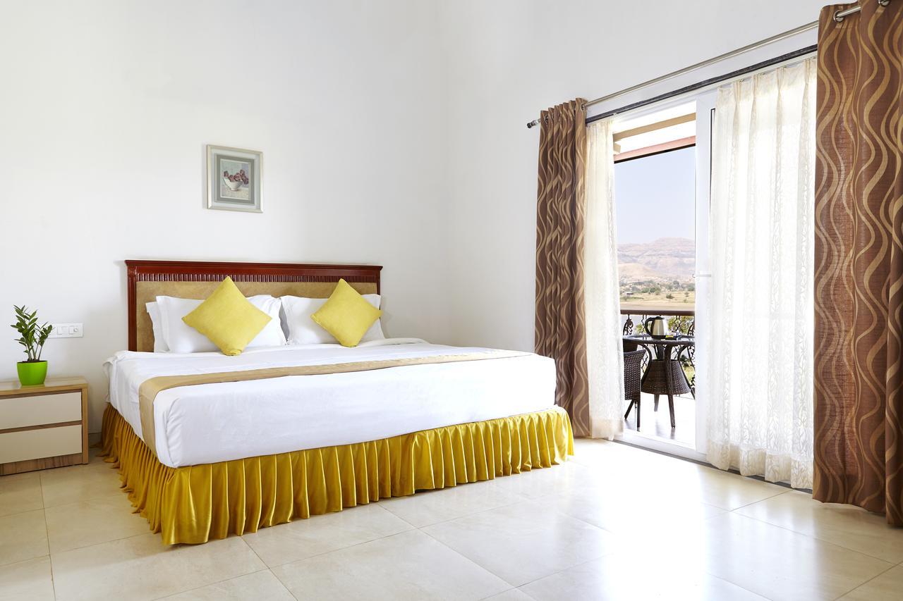 Savana Lake Resort Nashik Buitenkant foto