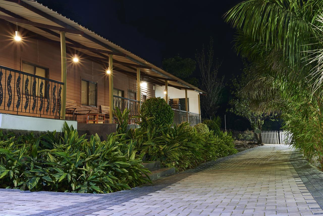 Savana Lake Resort Nashik Buitenkant foto
