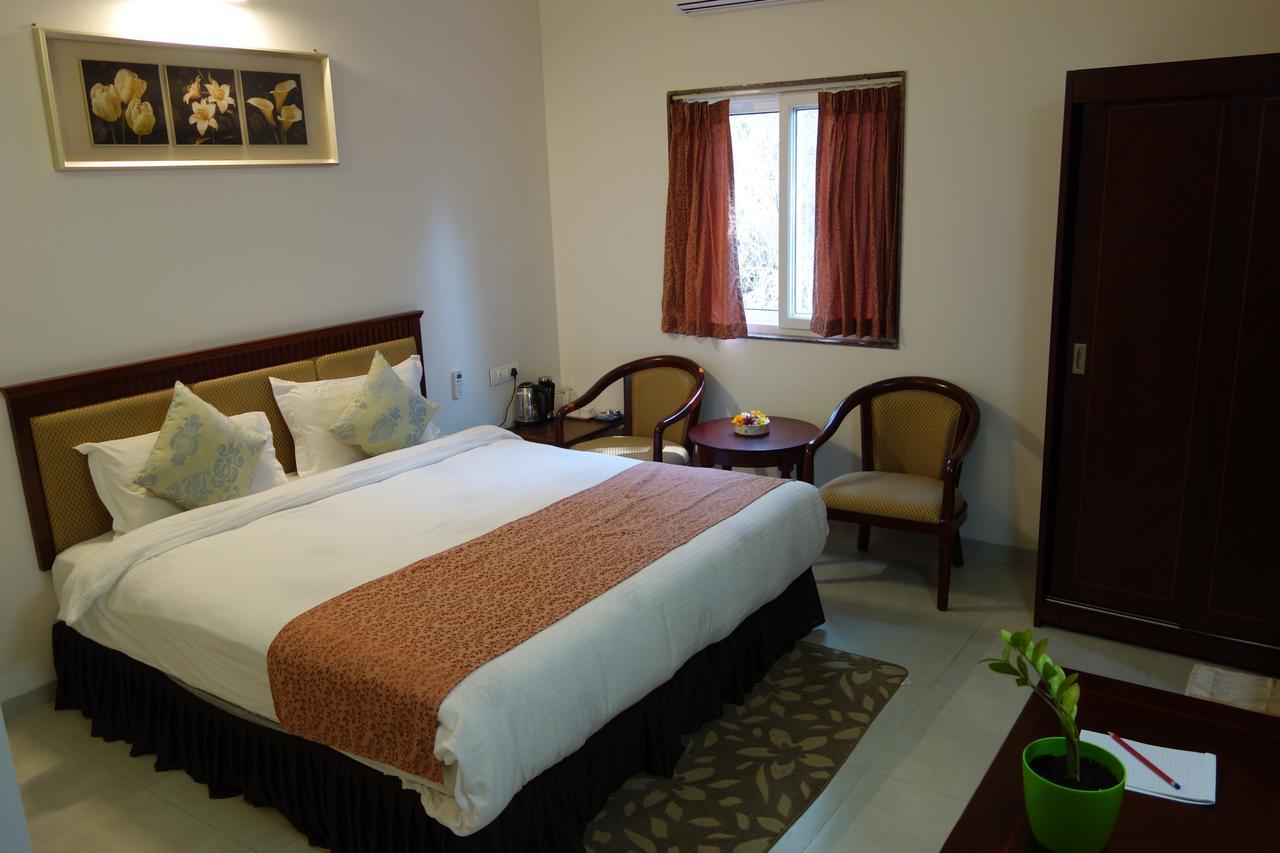 Savana Lake Resort Nashik Buitenkant foto
